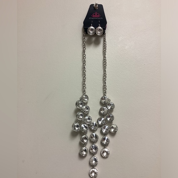 Paparazzi earring and Necklace Set - Picture 3 of 5